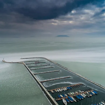 In 40863 Balatonmáriafürdő